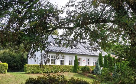 widok z oddalenia na Przedszkole publiczne nr 1 w Brennej (kliknięcie spowoduje powiększenie obrazu)
