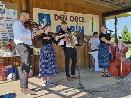 Delegacja z Brennej na Dniach Babina (kliknięcie spowoduje powiększenie obrazu)