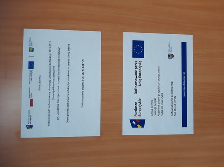 tablice i plakat informacyjny o projekcie (kliknięcie spowoduje powiększenie obrazu)