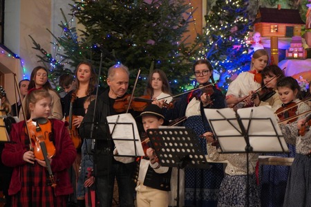 Zimowy Koncert Bazy Talentów OPKiS (kliknięcie spowoduje powiększenie obrazu)