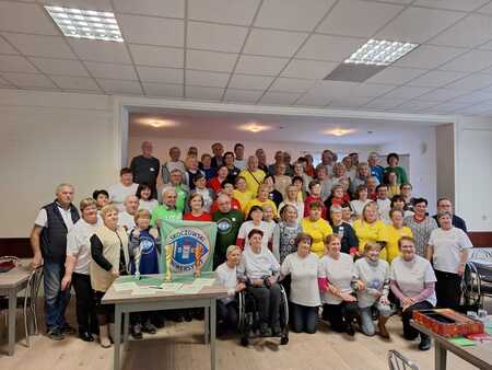 Grupa ludzi, uczestnicy turnieju (kliknięcie spowoduje powiększenie obrazu)