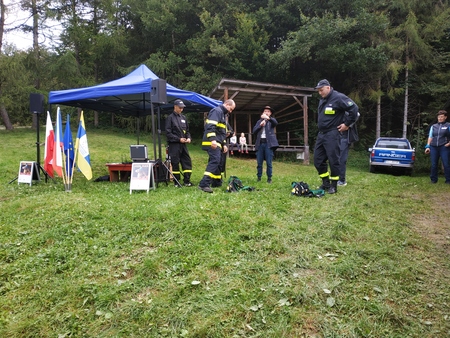 3 strażaków podczas zawodów iron man (kliknięcie spowoduje powiększenie obrazu)