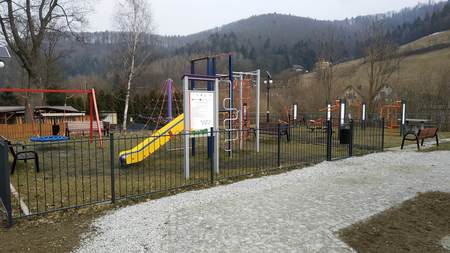 Plac zabaw w Brennej Leśnica (kliknięcie spowoduje powiększenie obrazu)