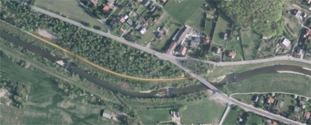 Mapa satelitarna z wyrysowanym zamkniętym odcinkiem na wałach w Górkach Wieklkich (kliknięcie spowoduje powiększenie obrazu)